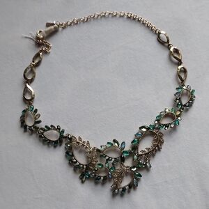 Luxurious Goldtone and Green Teardrop Necklace